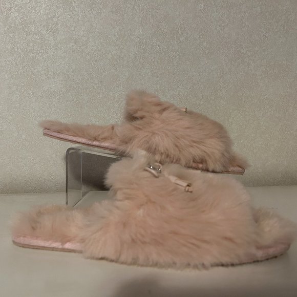 Womens COACH Zoe Sz 6 Pink Faux Fur w/ Tassel and Charm Slides Slippers - Picture 2 of 7